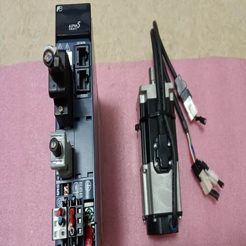 （设备配件）V2400RYH401F5驱动器一整套，加Ⅴ，电机W-富士，