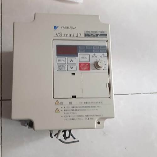 拆机安川变频器CIMR-J7AAB0P7 0.75KW议价