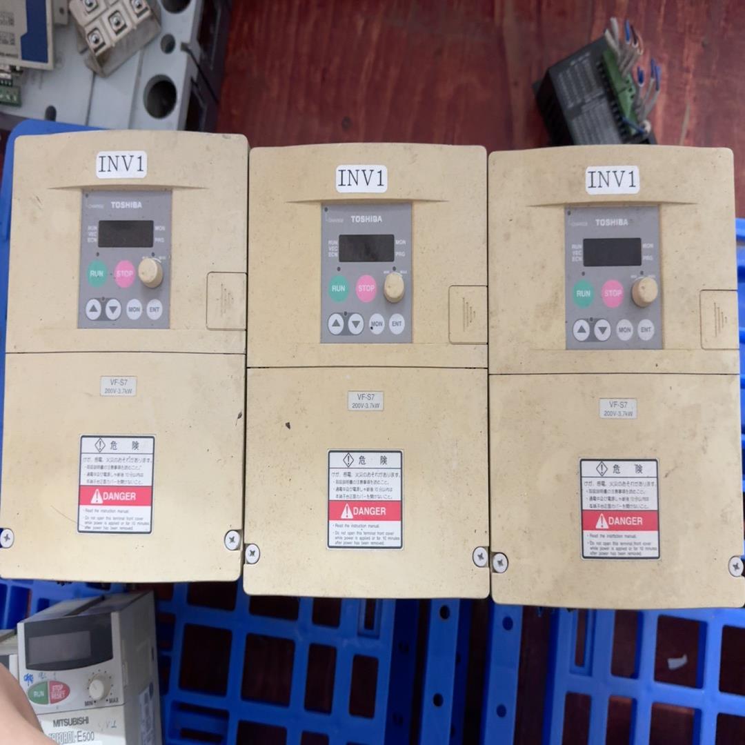 [德峰]东芝变频器 Vfs7-2037p 220V 3.7KW 实物