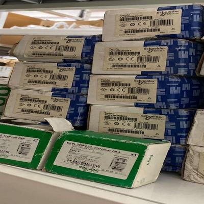 控制器施耐德plc模块twddmm8drt数字量议价