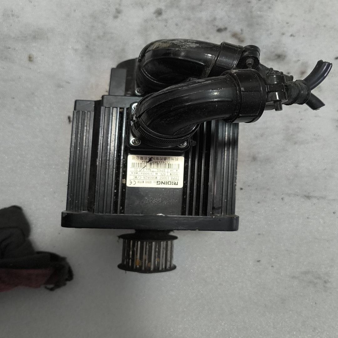 日鼎伺服电机  130ST-M060A2A-C/MC