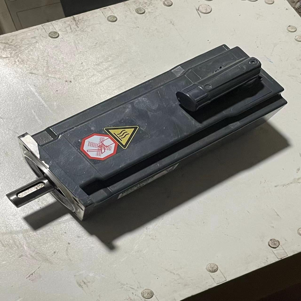 倍福伺服电机 AM8031-3D21-0000 ，功