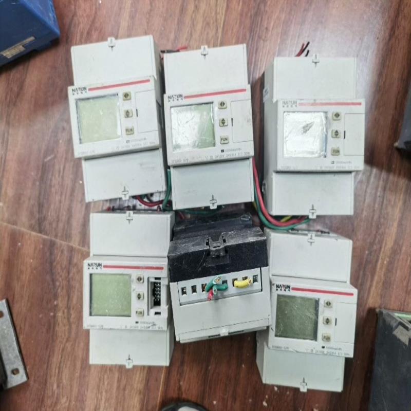 上海纳宇电气DTS9003-1LPD的有六个，50一只