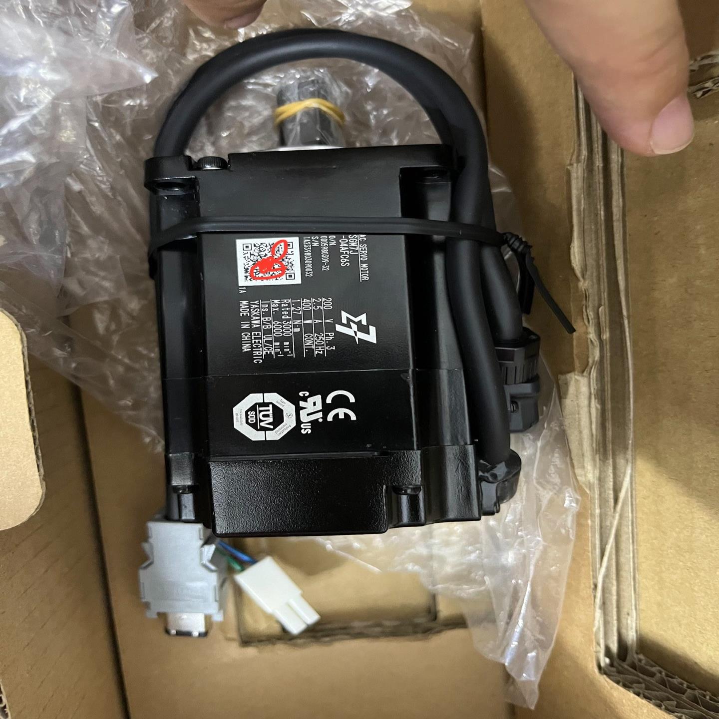 全新原装安川400W伺服电机SGM7J-04AFC6S，