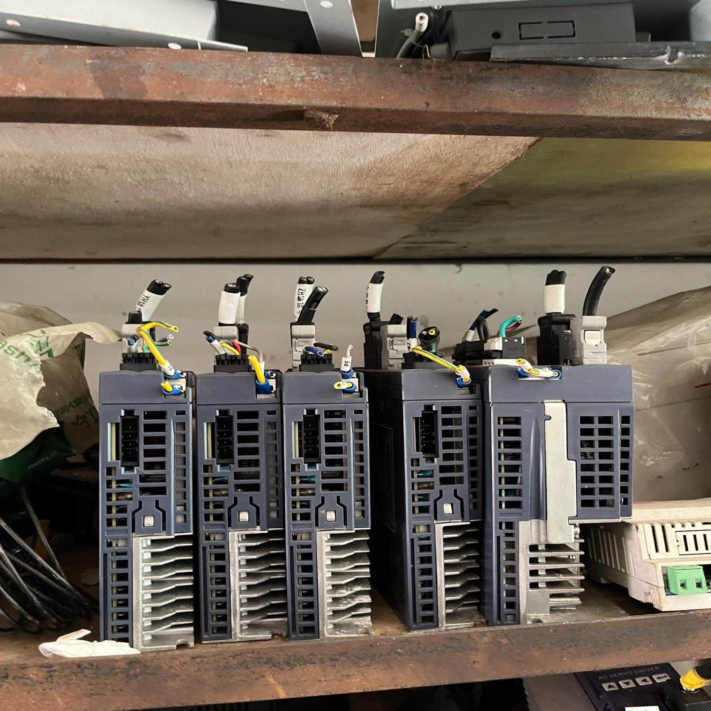 （设备配件）富士伺服驱动器RYH401F5-VV2 400w 750w