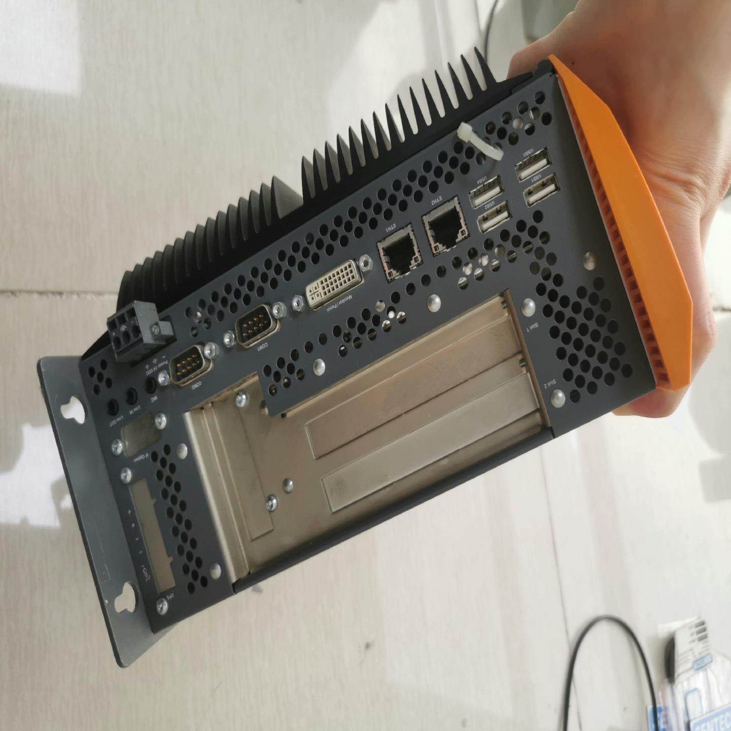 [德峰]贝加莱工控机5PC810.SX02-00，成色如图非常新，便