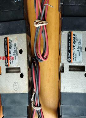 SMC电磁阀  VF3233  DC21-26V 二手4支