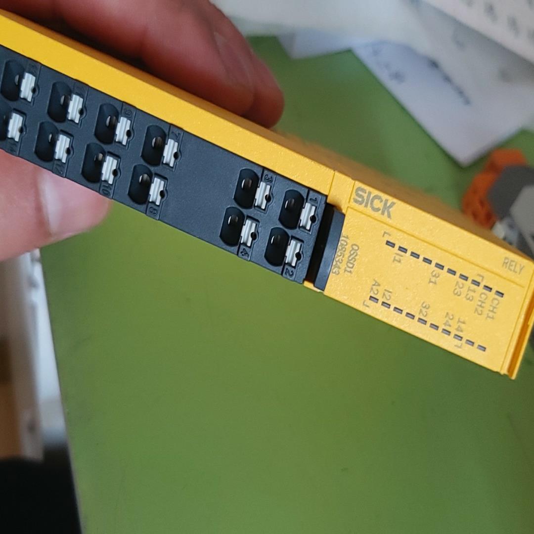 sick安全继电器RLY3-0SSD100 货号108534