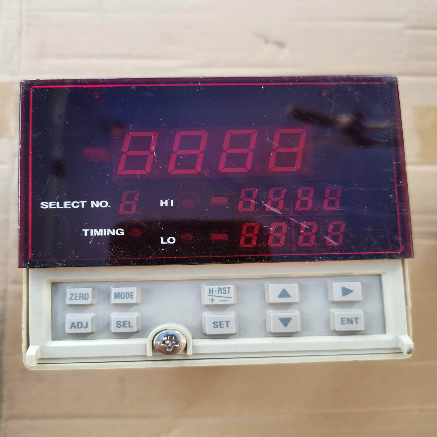 KEYENCE基恩士 RV2-52数字控制器，成色如图，少了