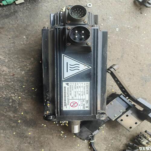 （设备配件）安川马达 SGMSH-50A2A21  实图  有四个
