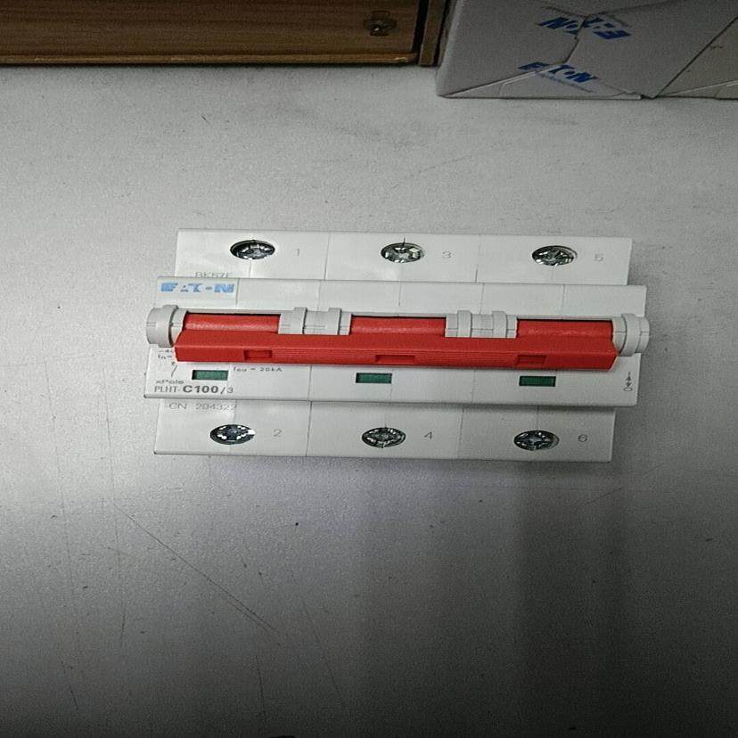 金钟真空断路器开关 PLHT-C100/3 实拍