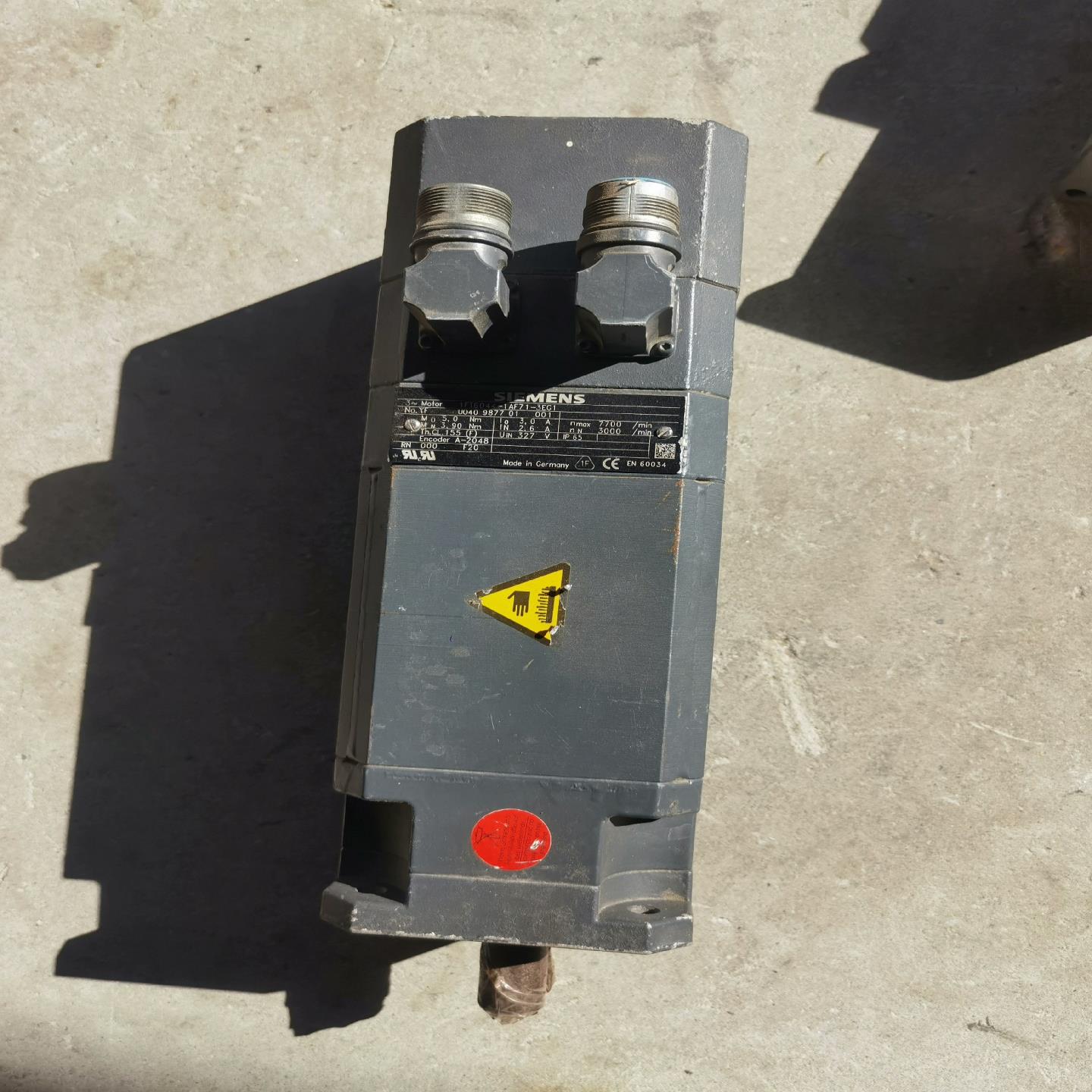 西门子电机1FT6044-1AF71-3EG1物品实图拍摄，