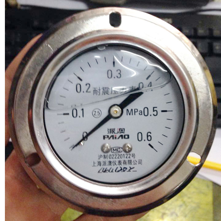 YN/YTN100ZT轴向带边耐震不锈钢压力表(0-0.6MPA)上海派澳实体店
