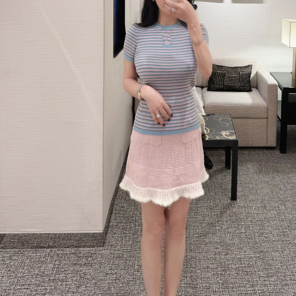 羊绒套头卡通条纹短袖修身针织衫