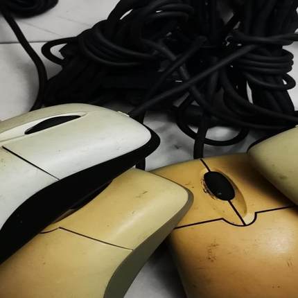 微软 老款鼠实物图片，共80元，不刀，售出不退不换