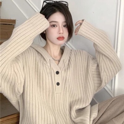 Uc2025燕麦色连帽毛衣卫