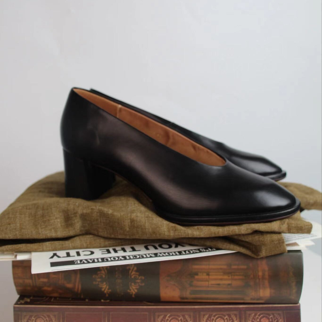 ALIASMAE设计师款牛皮粗跟单鞋