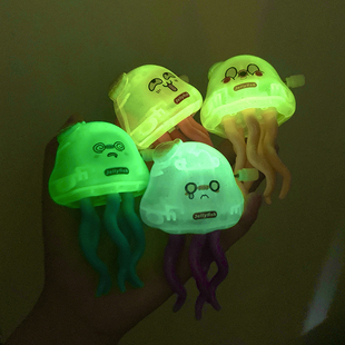 创意礼品摆摊潮玩魔性跳舞水母发条玩具夜光章鱼车解压儿童玩具