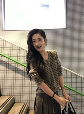 isaro uu 很piu亮的条纹配色~毛茸茸羊绒浣熊绒混纺V领针织毛衣