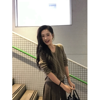 isaro uu 很piu亮的条纹配色~毛茸茸羊绒浣熊绒混纺V领针织毛衣