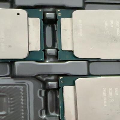 E5--2660V3  成色不好 如下图  4片还剩三片