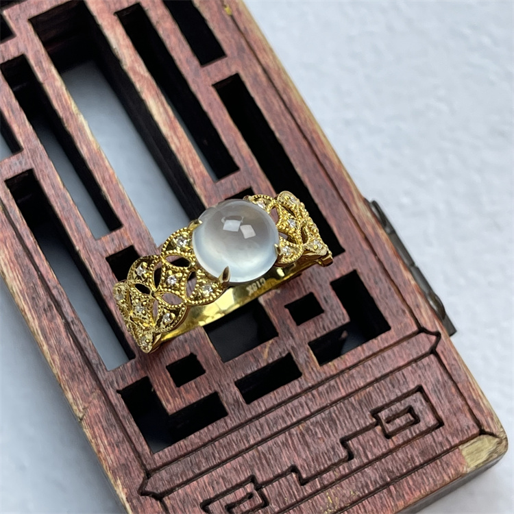 新品18K金镶嵌缅甸天然A货翡翠冰种起荧光蛋面镂空蕾丝指环戒指女