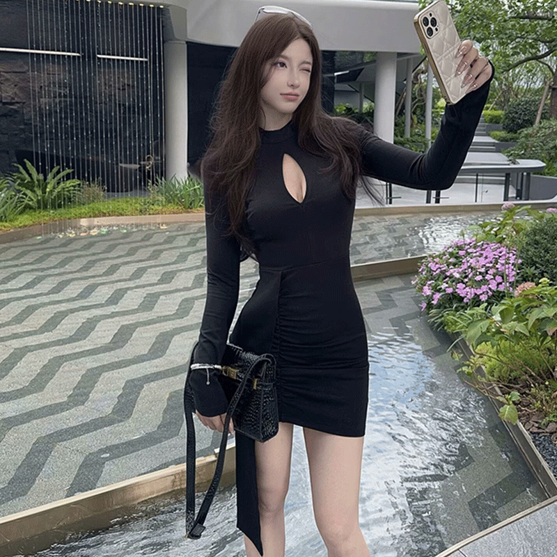 设计感镂空立领抽褶皱长袖修身连衣裙秋冬季飘带收腰包臀短裙子