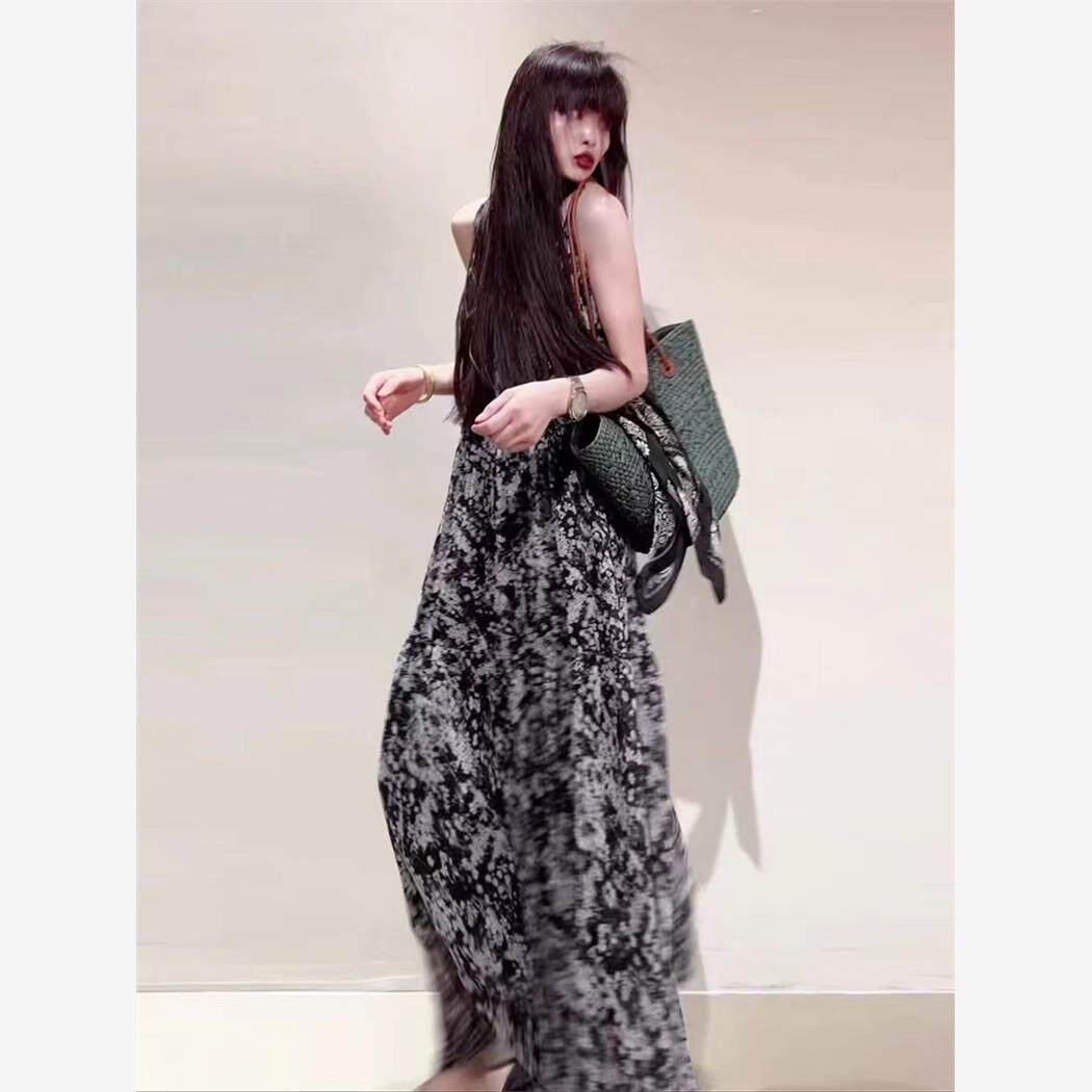 长款气质冷淡风温柔百搭吊带裙2025夏季新款飘逸大摆女神度假长裙