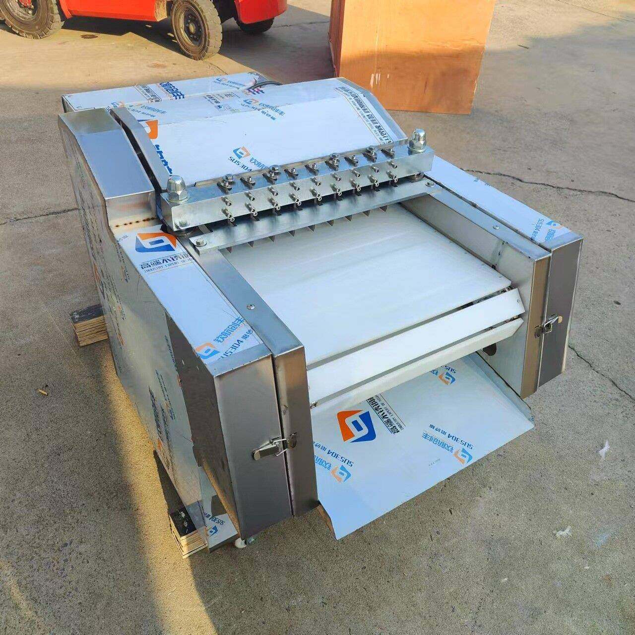 鸡胸肉切丁块机济南红枣果脯切丁机厂家现货果脯切丁机,清洗/食品/商业设备,休闲食品加工设备,淘宝优惠券,粉丝福利购,淘宝优惠卷