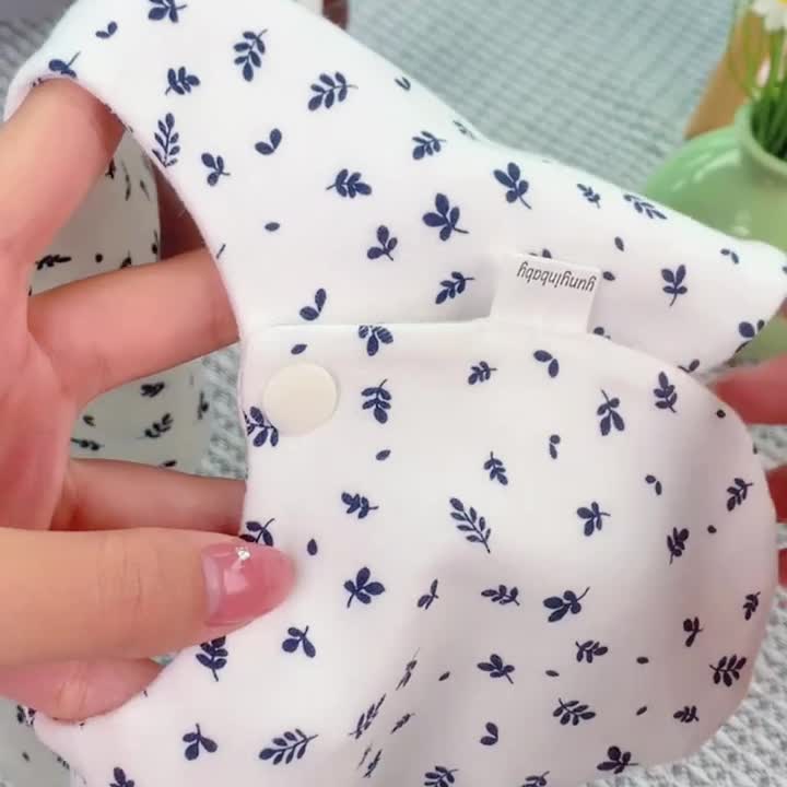 婴儿花瓣口水巾双面可用