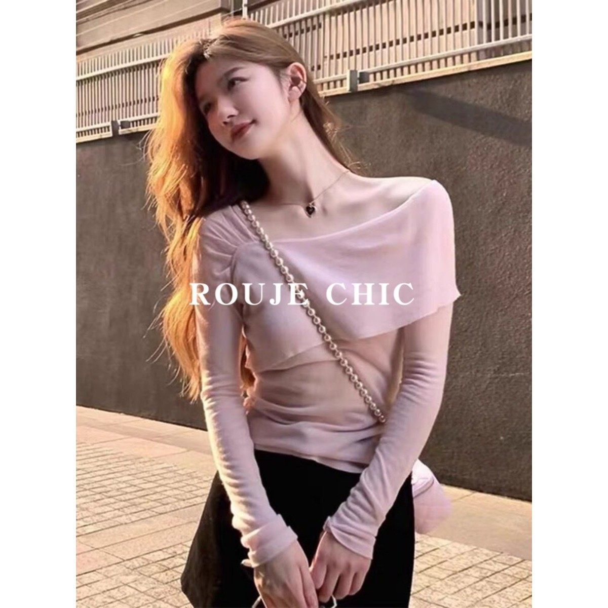 法国ROUJE CHIC秋季甜美风多巴胺粉色一字领露肩针织衫女纯欲毛衣