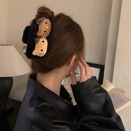 HelloKitty发夹秋冬豹纹抓夹后脑勺盘发可爱凯蒂猫鲨鱼夹毛绒头饰