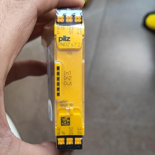 皮尔兹PiIZ安全继电器PNOZ 751177德国全新原