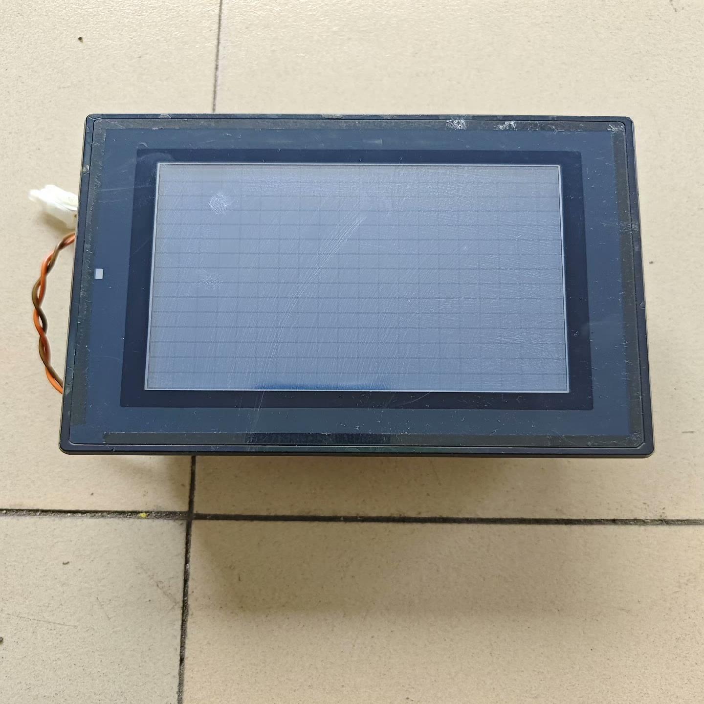 基恩士VT2-5MB触摸屏，通电功能正常，正品，成色好，