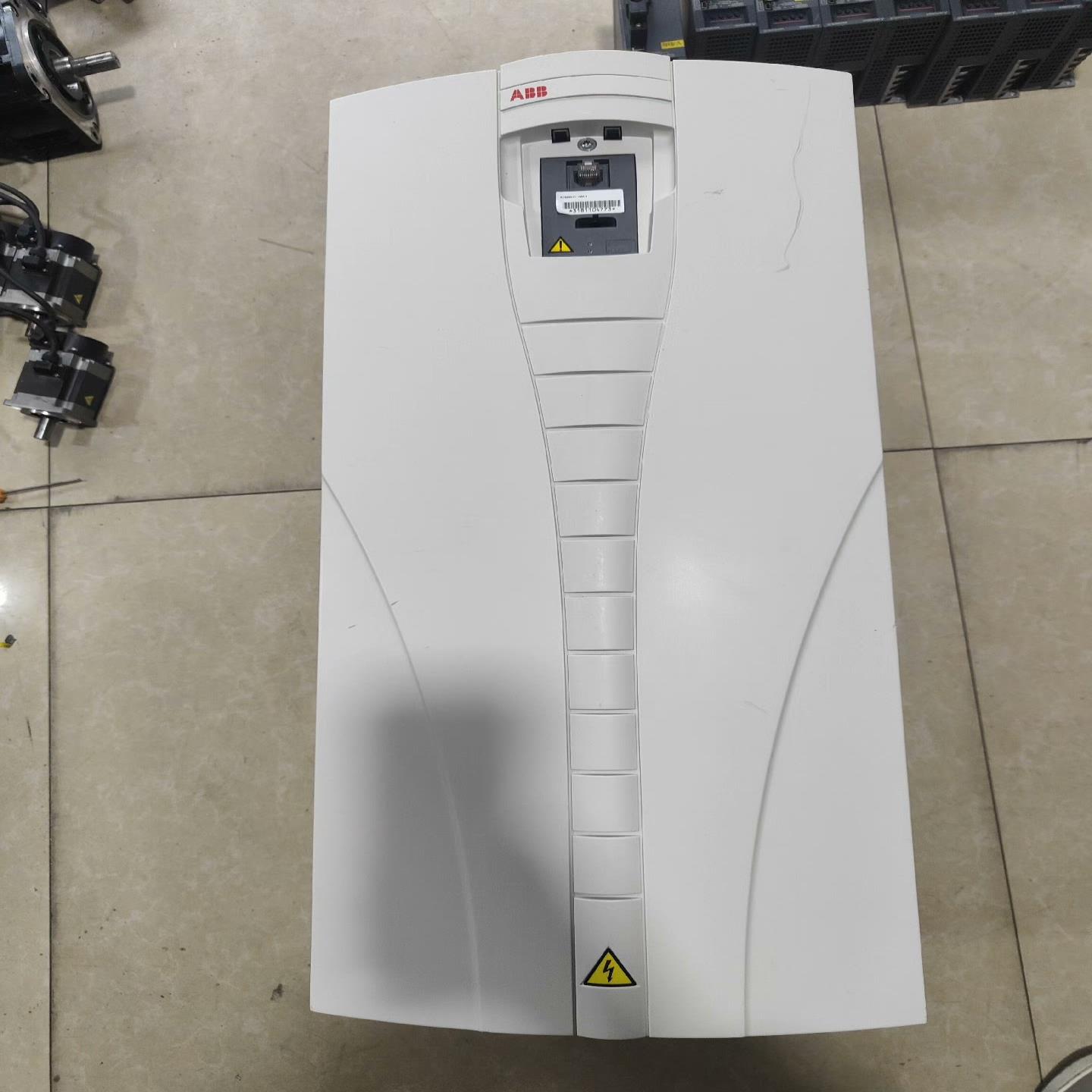 变频器ACS550-01-290A-4