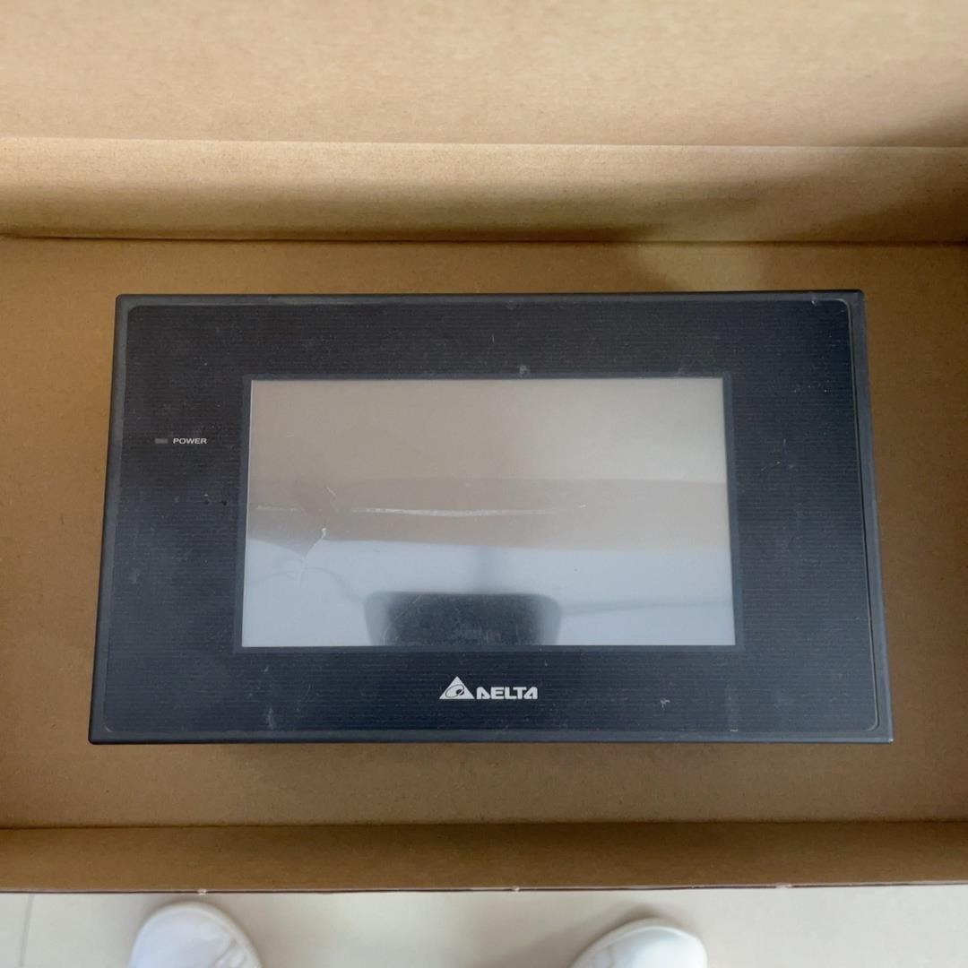 DOP-B05S100 台达触摸屏，功能，成色如图实