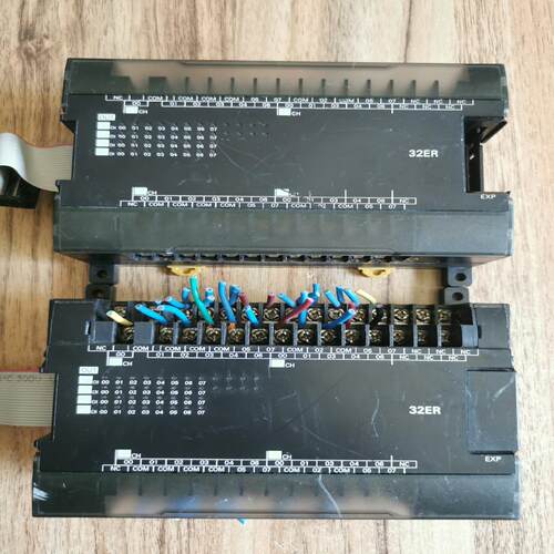 PLC控制器实拍图