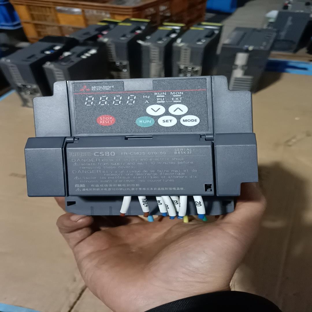 新款变频器 FR-CS82S-070-60