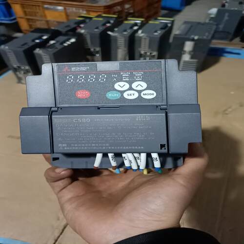 新款变频器 FR-CS82S-070-60