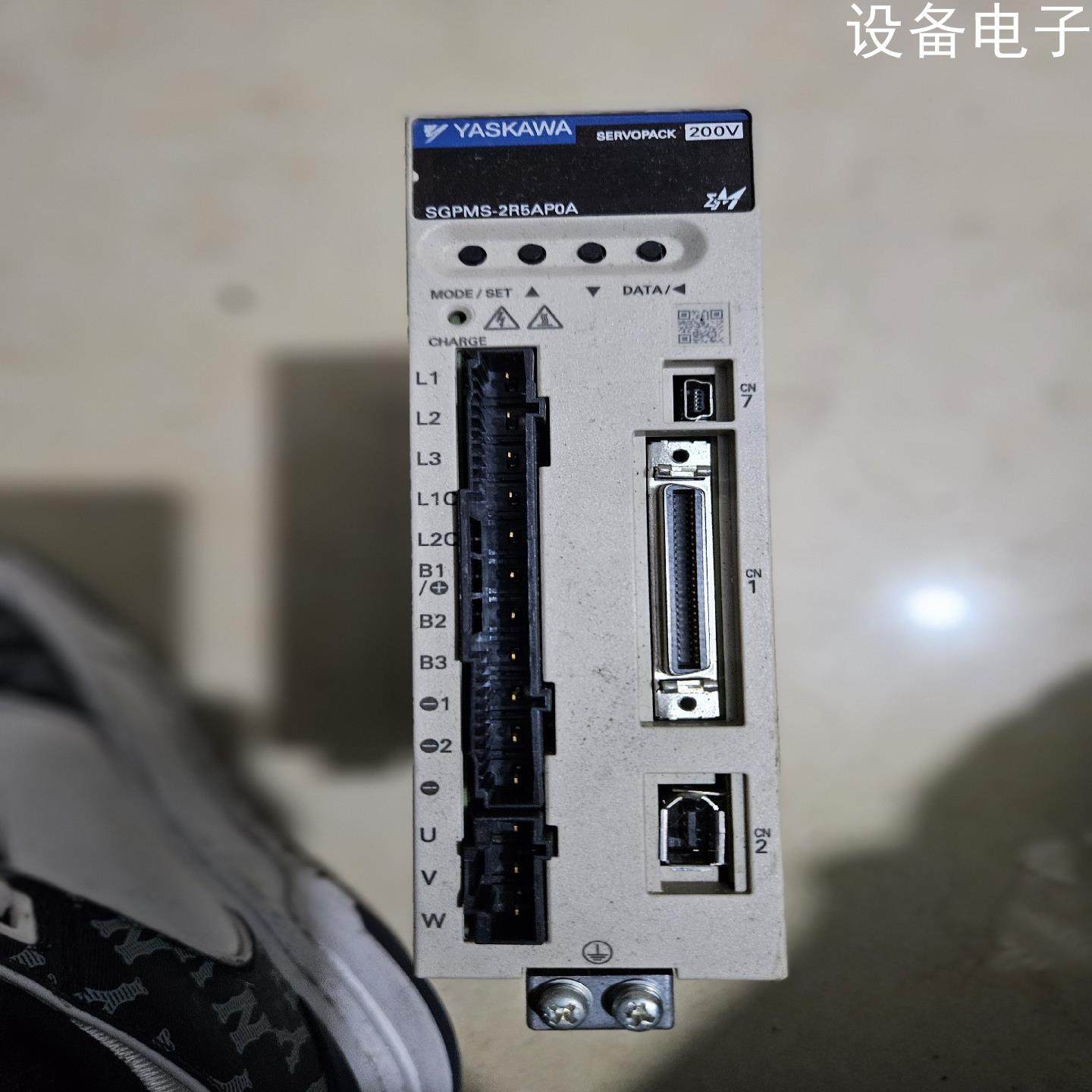 (设备配件）安川SGPMS-2R5APOA/450W驱动器，