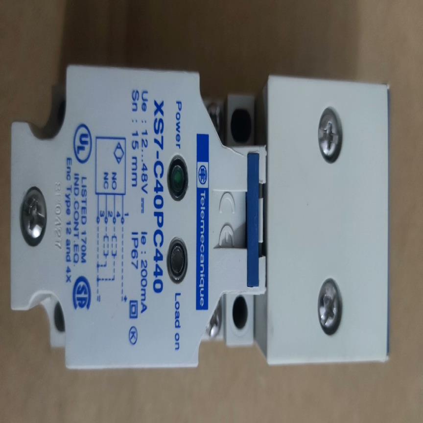 （设备配件）接近开关传感器 XS7 C40PC440库存未使用过