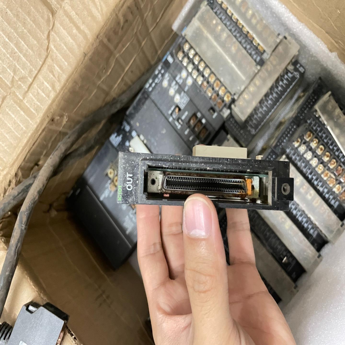 CJ1W-IC101，CJ1W-II101各2个， 外议价