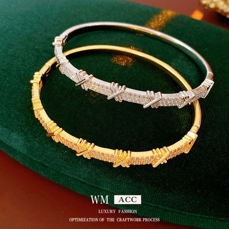 交叉设计感真金精致电镀百搭轻奢手饰时尚手镯小众锆石女手环卡扣