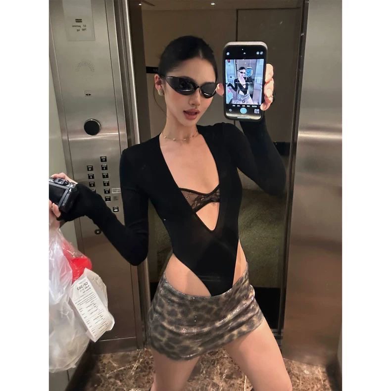 rovente纵情都市黑色长袖连体衣女性感辣妹紧身蕾丝v领T恤上衣