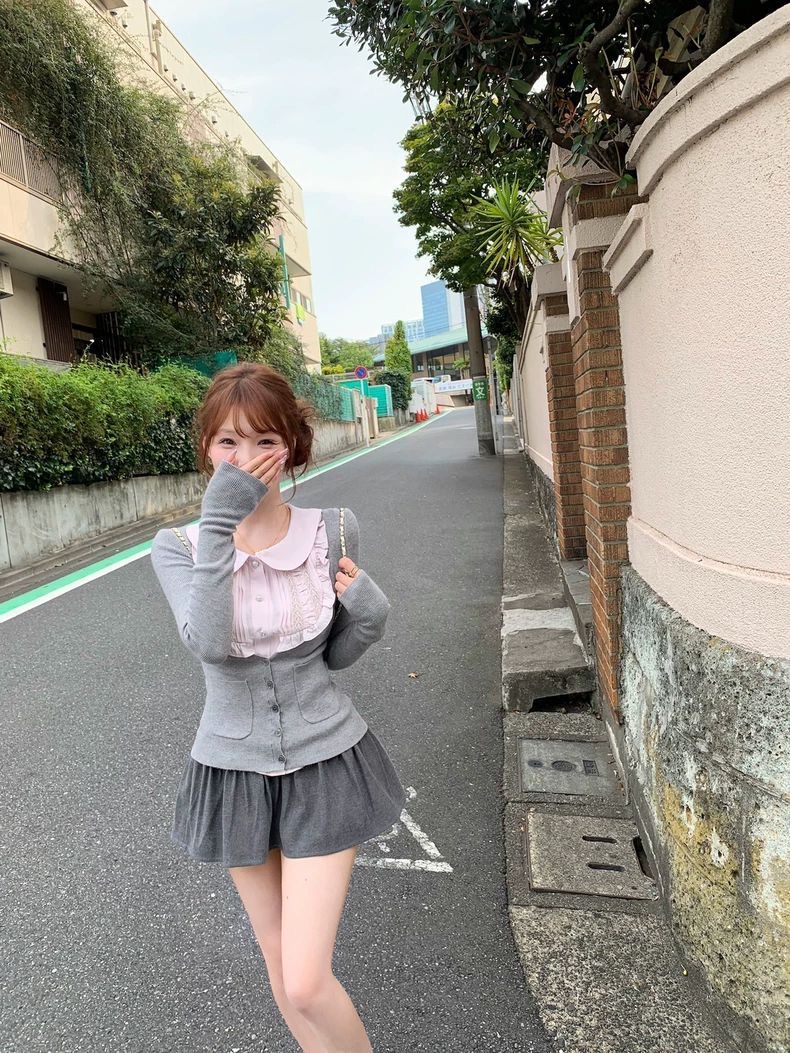 Lukira【甜撩因子】法式千金波点娃娃领背心收腰针织开衫两件套装