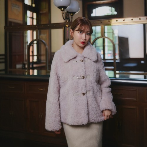 Her lip to 蓬松翻领仿皮草外套 时尚简约百搭小香风气质千金风