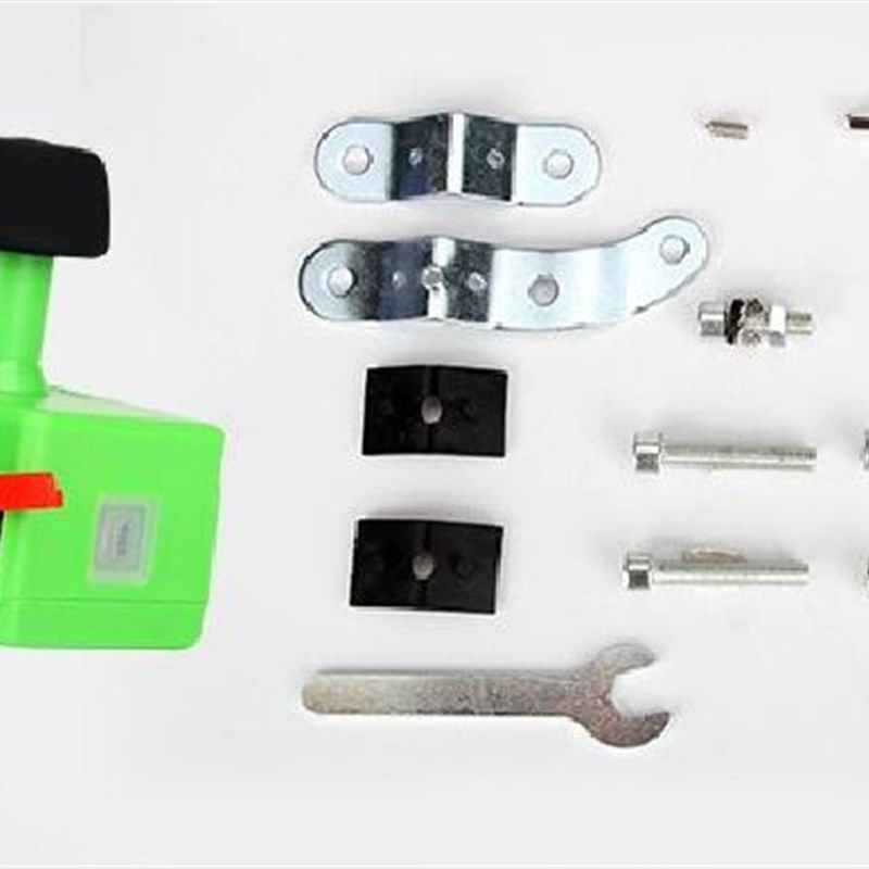 ~自行车花鼓轮胎发电机装置小型12v微型山地车骑行手机充电器前。