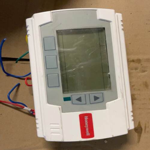 UB1211CH温控器，件功能正常，尾插齐全。成