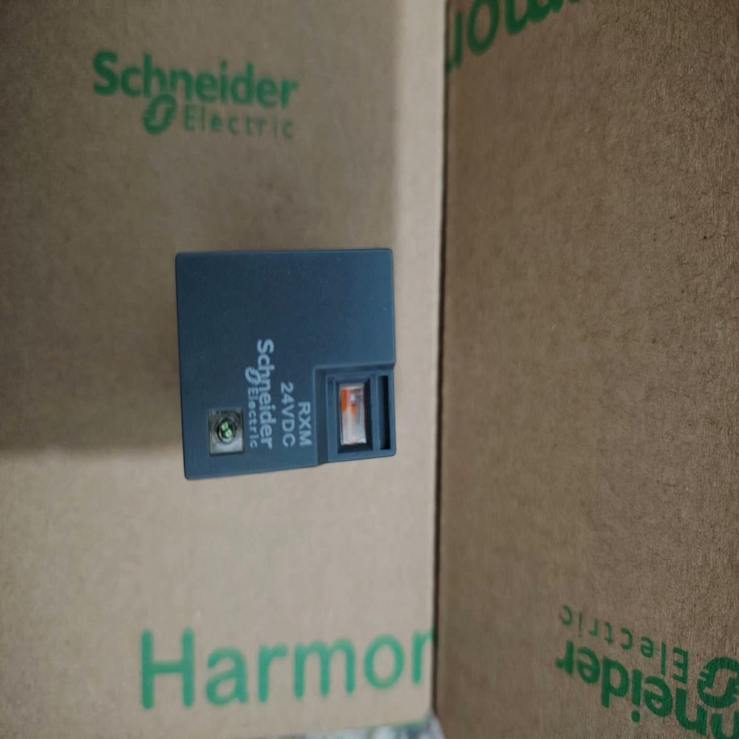 原装小型中间继电器RXM2LB2BD 4LB2BD 2