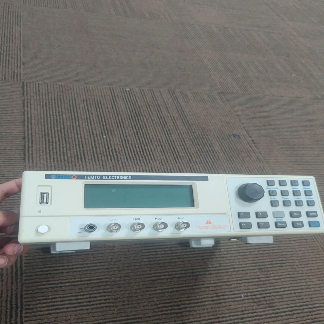 （设备配件）FEMTO FE2625A测试仪器。实物图。